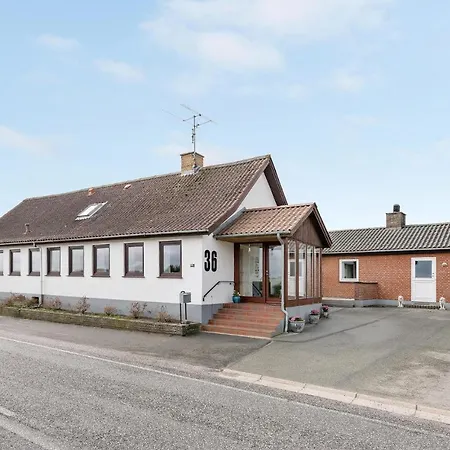 Stunning In With 3 Bedrooms And Wifi *